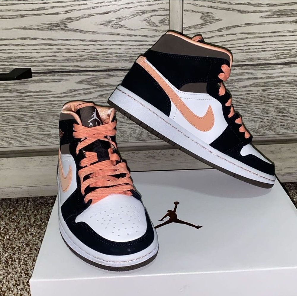 AIR JORDAN (PEACH MOCHA)